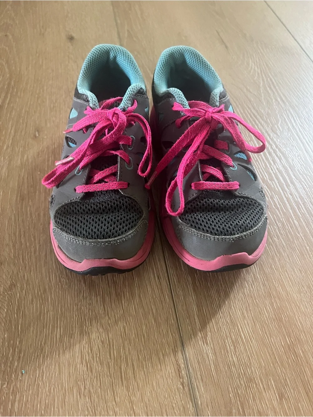 Nike Kids Gray Sneakers with Pink Soles & Teal Logo